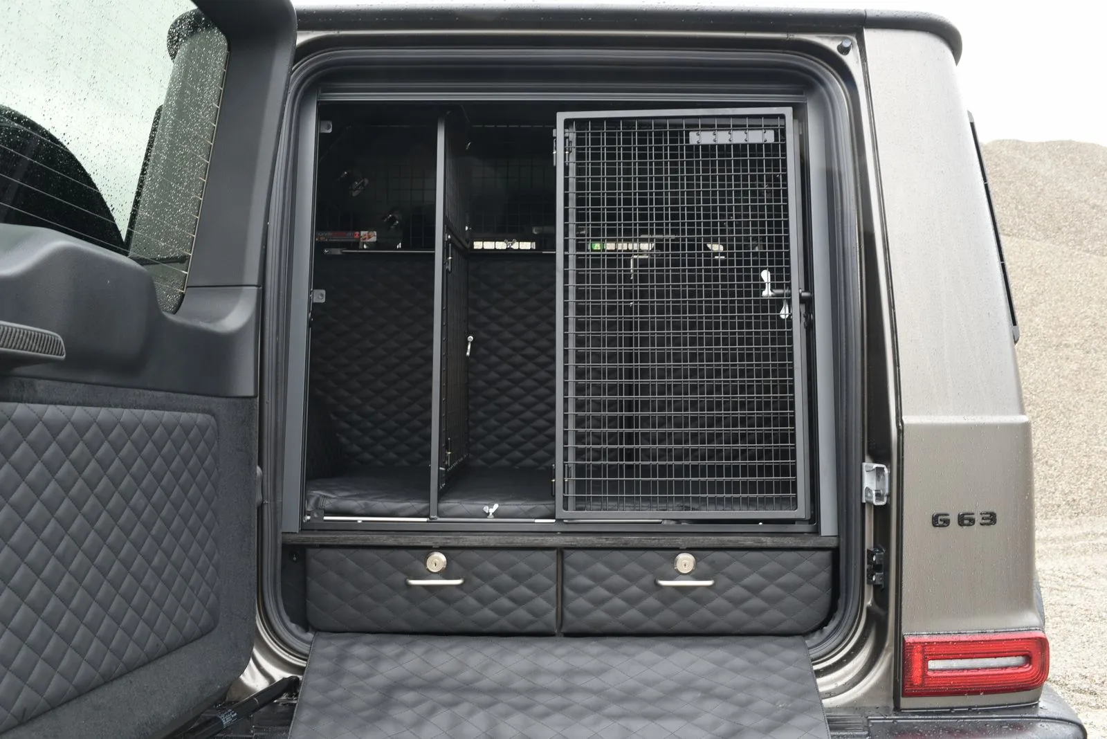 Hundegitter und Hundeboxen nach Mass